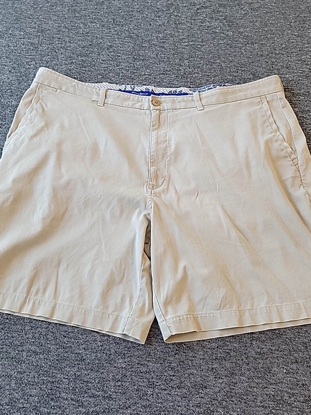 Tommy Bahama Shorts Men’s Size 44 R Khaki Flat Front Casual Chino Inseam 9